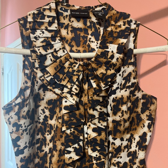 Ruffle Collar Sleevless Blouse - Picture 1 of 4
